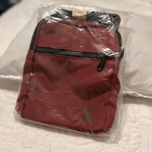 NWT Jeffree Star Vintage 90’s Style Crossbody Bag in Burgundy